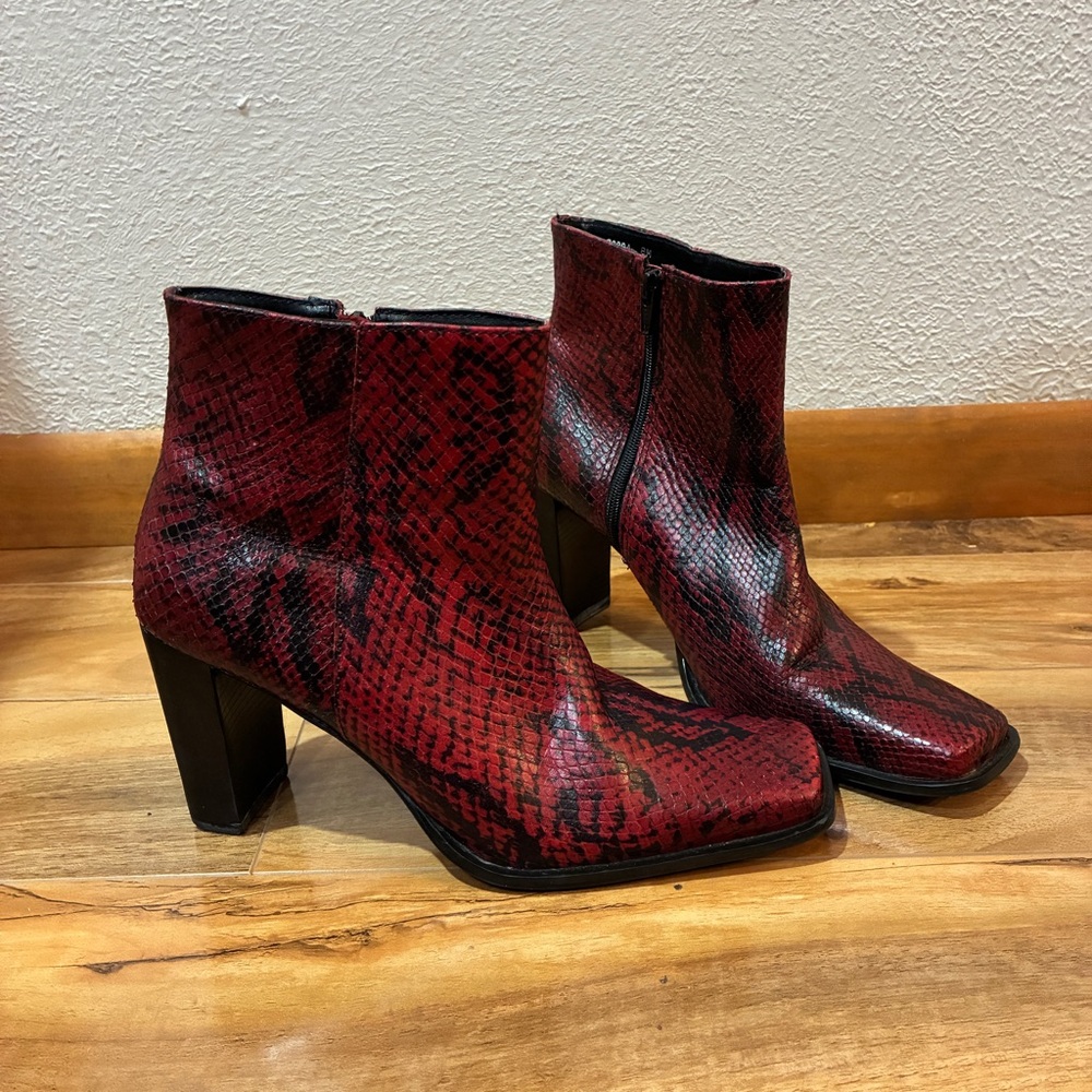 Hillard & Hanson Red Cobra Snake Print Boots - womens size 8